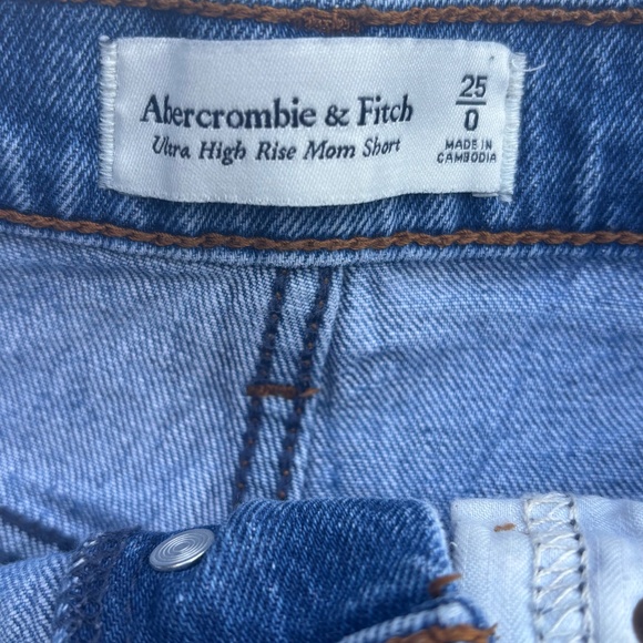 Women’s Abercrombie and Fitch Jean shorts - Picture 3 of 7